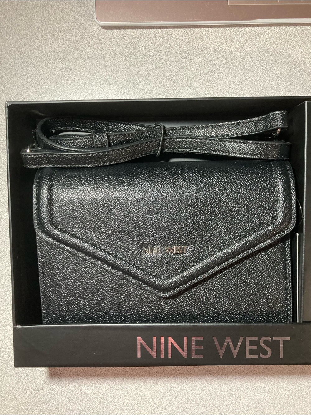 Nine West Zane Black Mini Flap Crossbody Gift Set w/Mirror Key Ring Wallet Purse - Picture 2 of 9